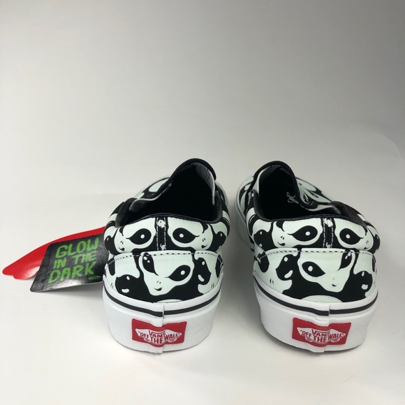 Vans Off The Wall Classic Slip On ‘Alien Ghosts’ - Picture 9 of 10